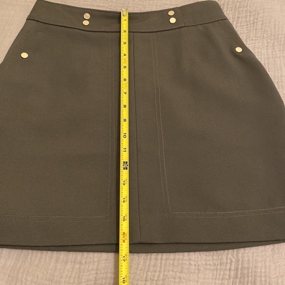 H&M green mini skirt. Size 4 . New. - Picture 11 of 12